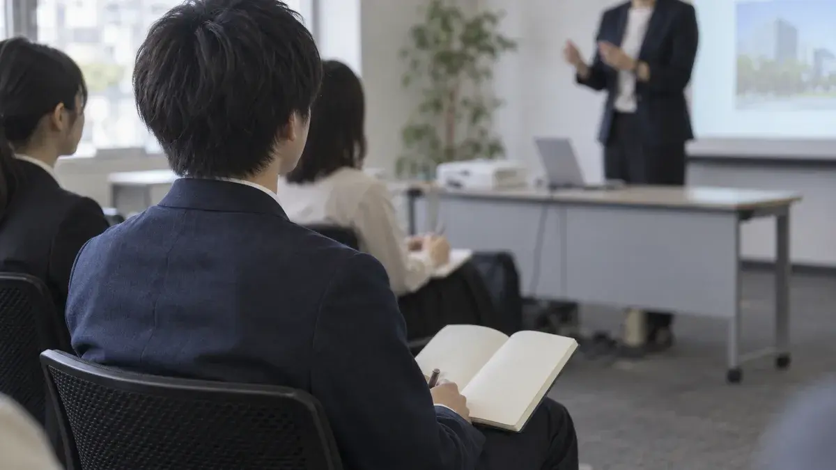会社説明会で何を質問する?企業選びにつながる聞き方と回答メモ